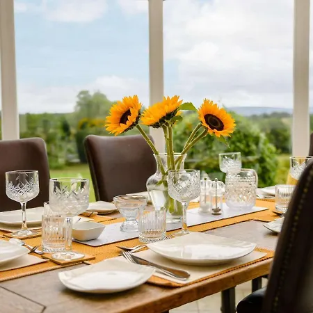 5 Bed In Carlisle 87447 Ferienhaus *