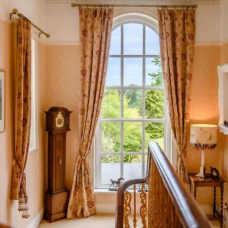 5 Bed In Carlisle 87447